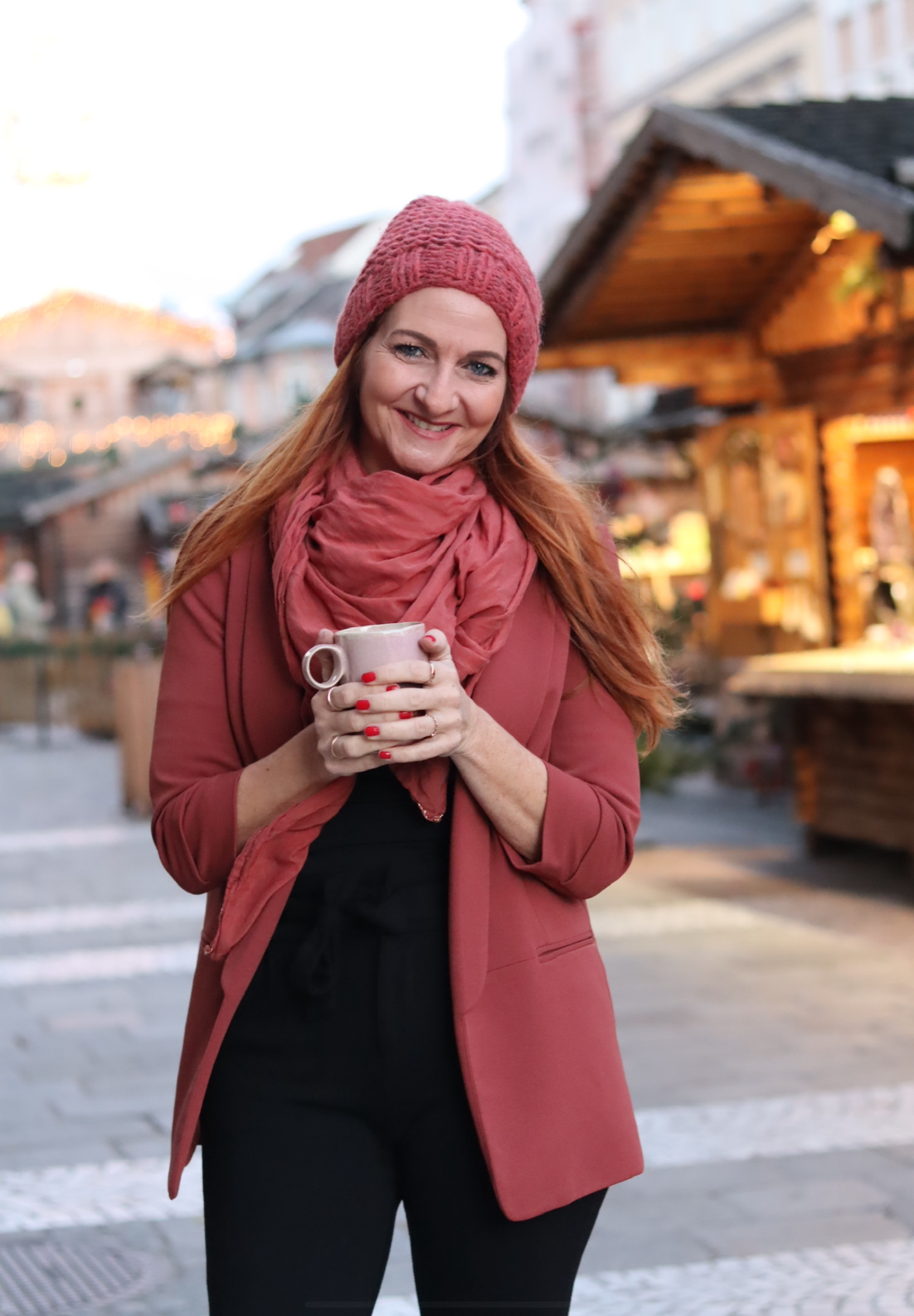Karina auf einem winterlichen Markt